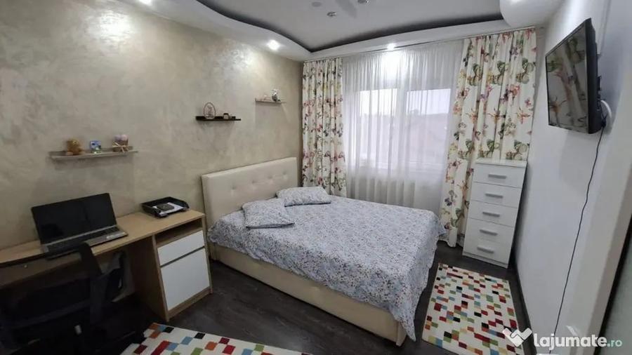 Apartament cu 3 camere decomandat în Eremia