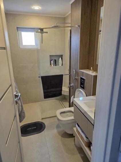 Apartament cu 3 camere decomandat, mobilat în Craiovița Nouă