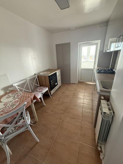 Apartament cu 3 camere decomandat, mobilat în Central