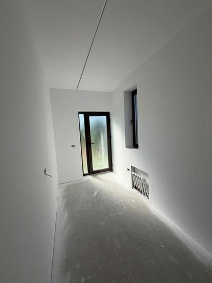 Casă cu 4 camere în Umbrărești