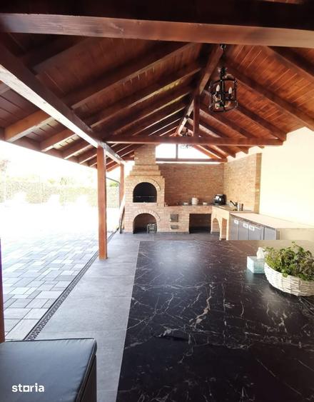 Casă cu 8 camere cu Teren 1600 Mp în Giarmata
