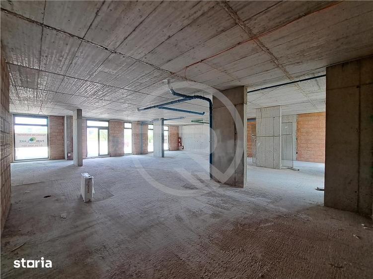 Spațiu comercial, de 211 mp, în Între Lacuri