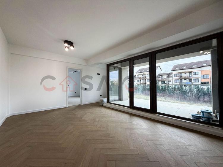 Apartament cu 3 camere semidecomandat în Borhanci