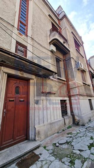 Casă individuală cu 15 camere cu Canalizare în Unirii