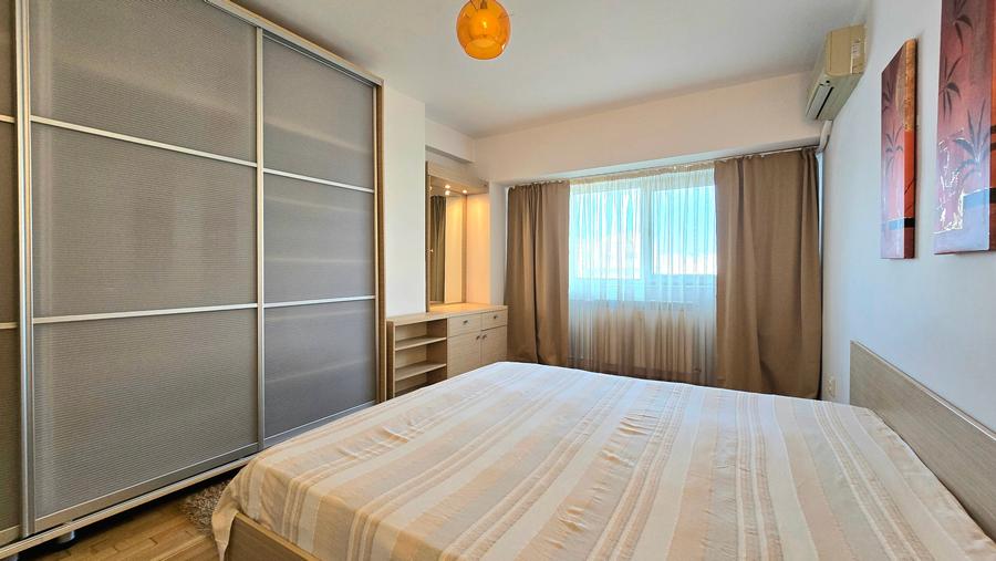 Apartament cu 3 camere semidecomandat în P-ța Unirii