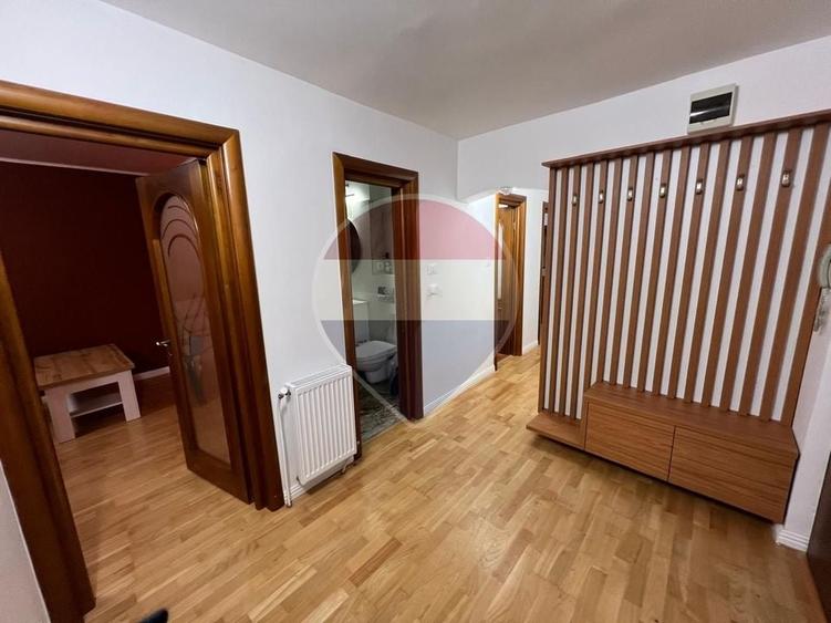Apartament cu 2 camere decomandat, mobilat în Central