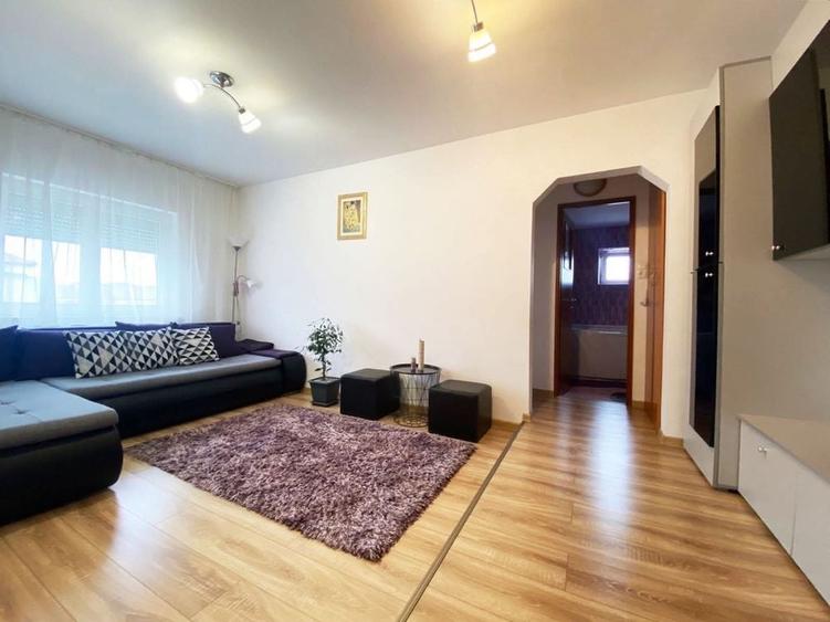 Apartament cu 3 camere de vanzare - Cartierul Rogerius, Str. Theodor Sperantia - 2