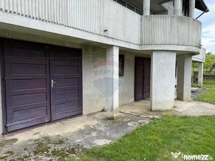 Casă cu 7 camere cu Teren 2681 Mp în Buciumi