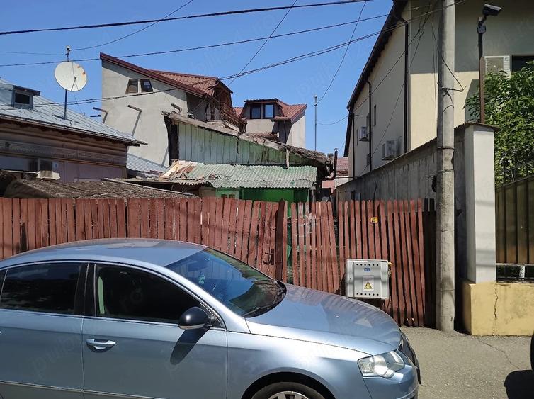 Teren de 137 mp, în Democrației