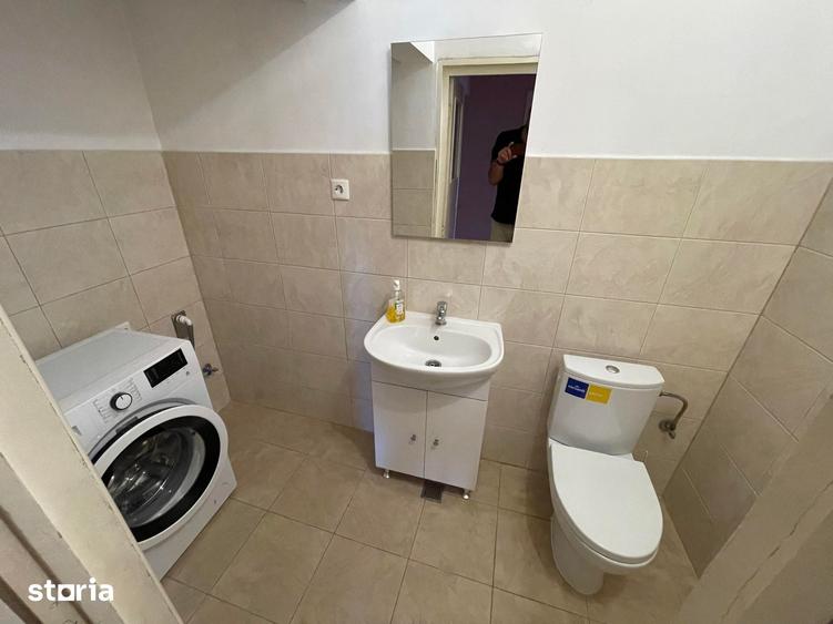 Apartament cu 4 camere decomandat în Micro 16