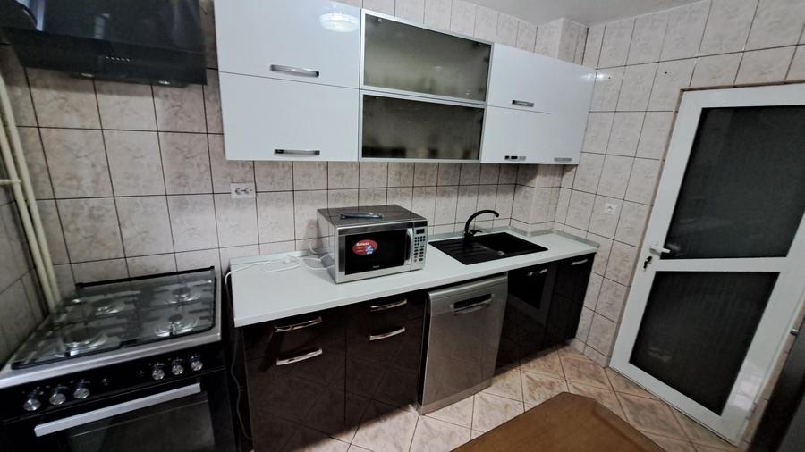 Apartament cu 2 camere semidecomandat în Energiei