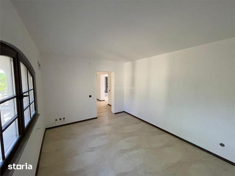 Casă cu 9 camere cu Teren 280 Mp în Corbeanca