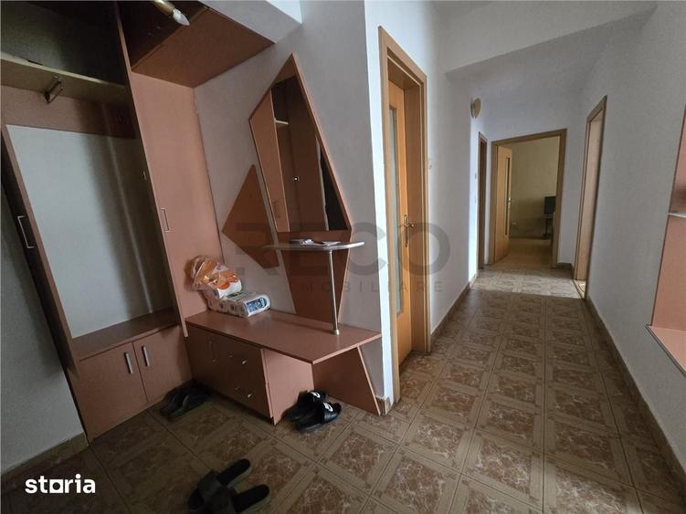 Apartament cu 3 camere în Nufărul