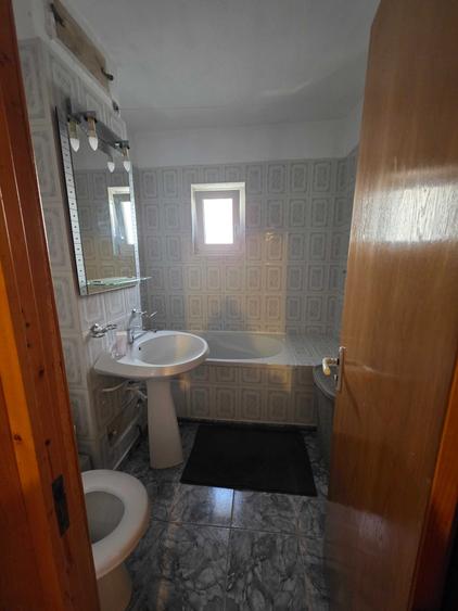 Inchiriez apartament cu 3 camere - 1