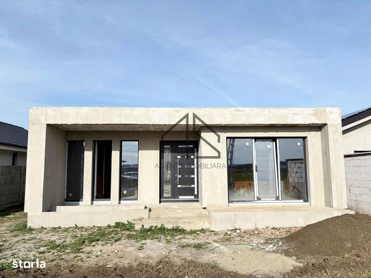 Casă cu 4 camere decomandat în Sântandrei