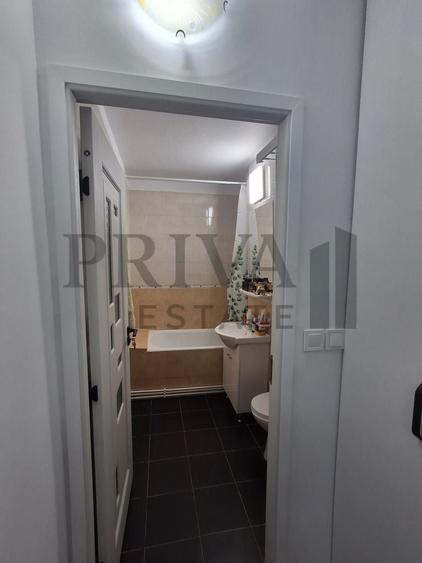 Apartament cu 2 camere semidecomandat, mobilat în Dâmbovița