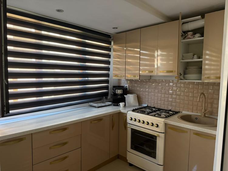 Apartament cu 3 camere semidecomandat în Florești