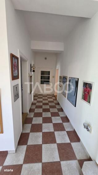 Casă cu 4 camere în Petrești