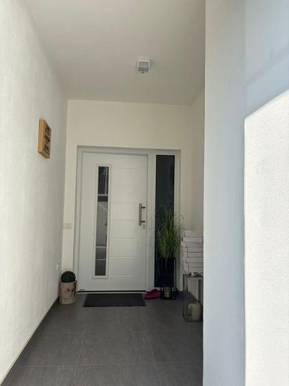 Casă individuală cu 4 camere decomandat cu Canalizare în Lunei