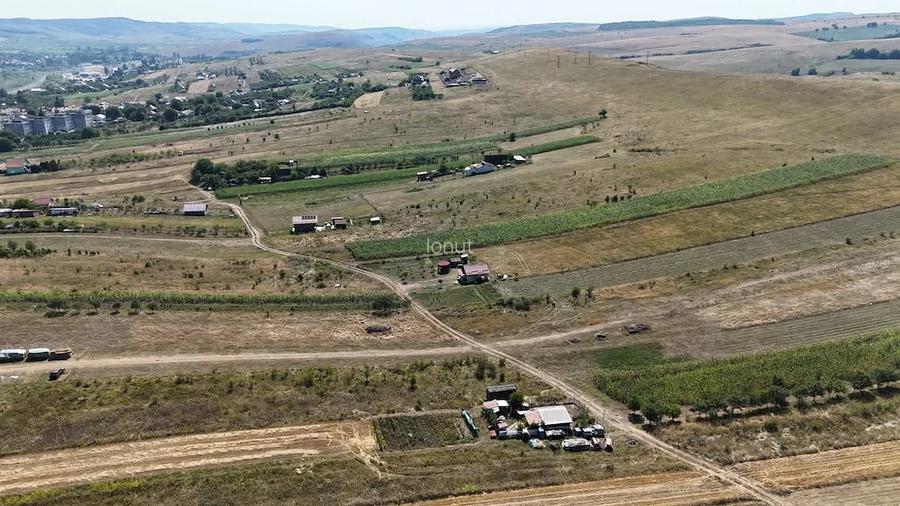Vand teren extravilan de 5.800 mp in Aghire?u Fabrici, foarte aproape de intravilanul comunei.