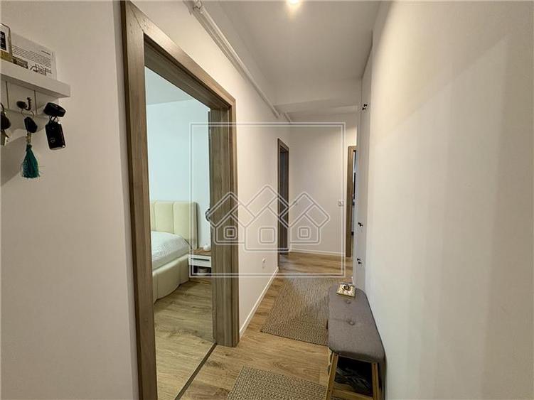 Penthouse cu 5 camere decomandat în Exterior Vest