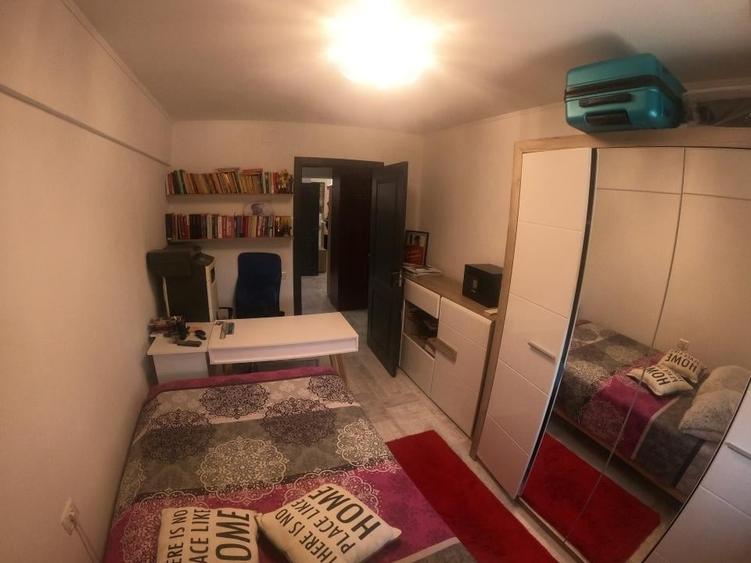 Apartament cu 4 camere decomandat în Central