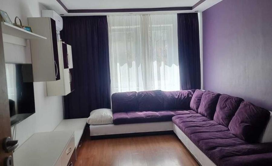 Apartament cu 3 camere semidecomandat în Titan