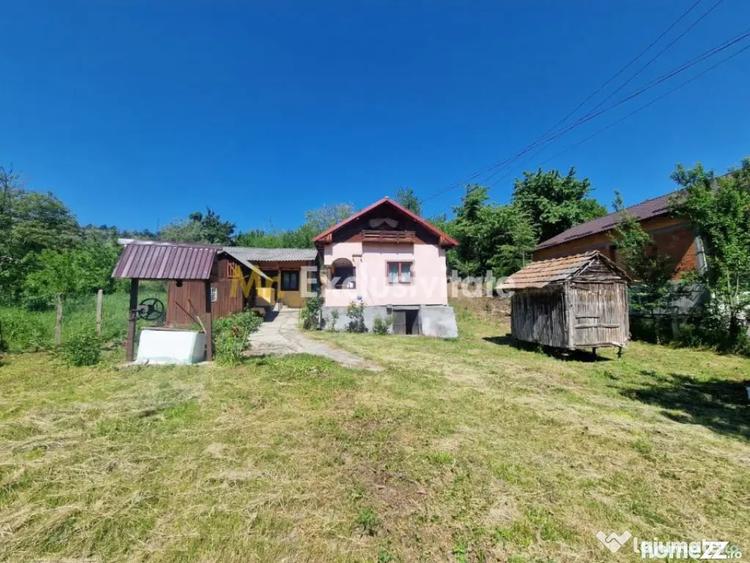 Casă cu 2 camere cu Teren 1150 Mp în Boțești
