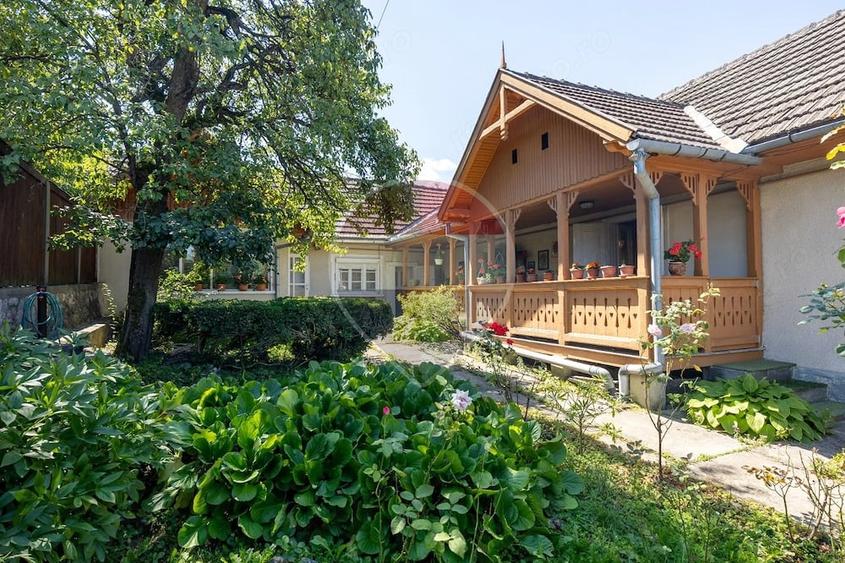 Casă cu Teren 1900 Mp în Central