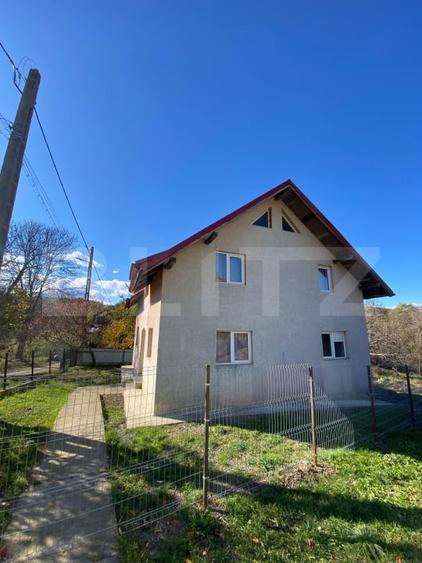 Casă individuală cu 4 camere cu Teren 400 Mp în Exterior Est