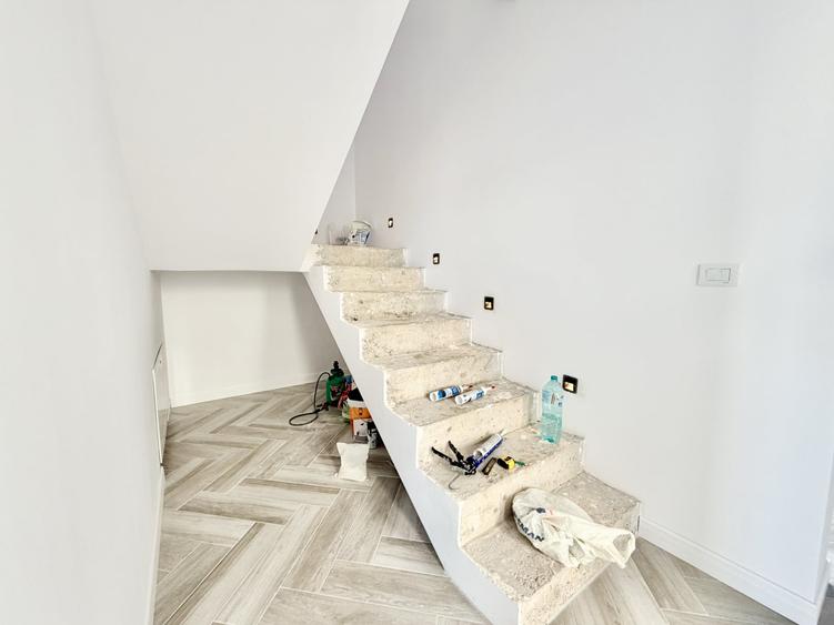 Duplex cu 4 camere cu Teren 275 Mp în Urseni