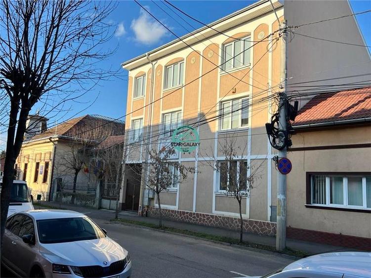 Birou, de 225 mp, în Central