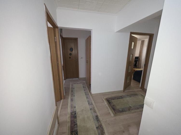 Apartament cu 3 camere decomandat în Prundu