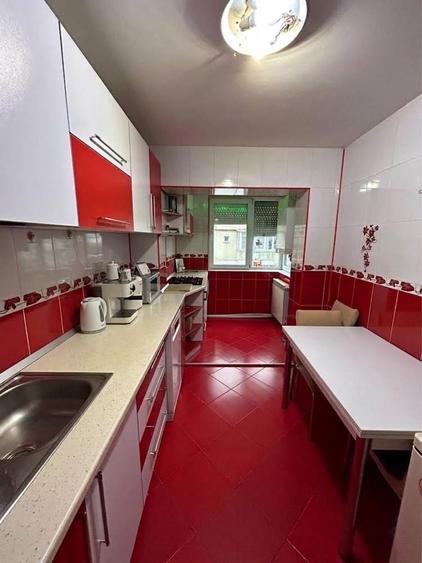 Apartament cu 3 camere decomandat în Micro 17