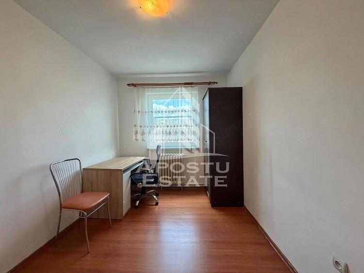 Apartament cu 3 camere semidecomandat în Cetății