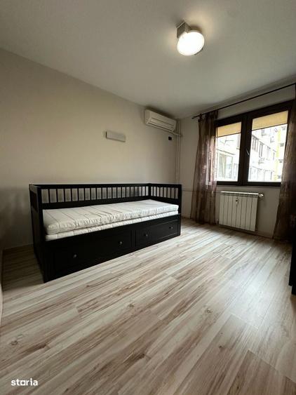 Apartament cu 4 camere decomandat în Drumul Taberei