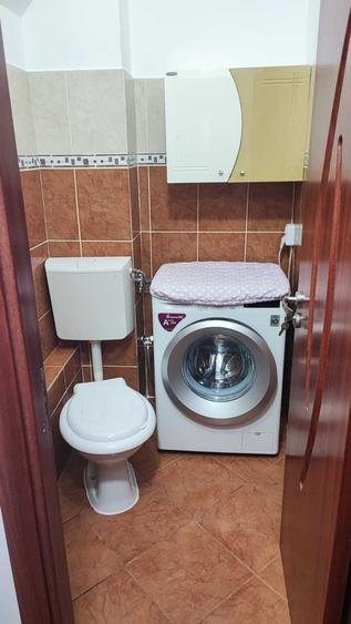 Apartament cu 4 camere semidecomandat în Faleza Nord
