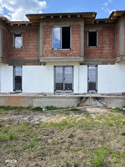 Casă cu 4 camere în Central