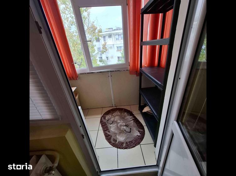 Apartament cu 4 camere decomandat în Podu Roș