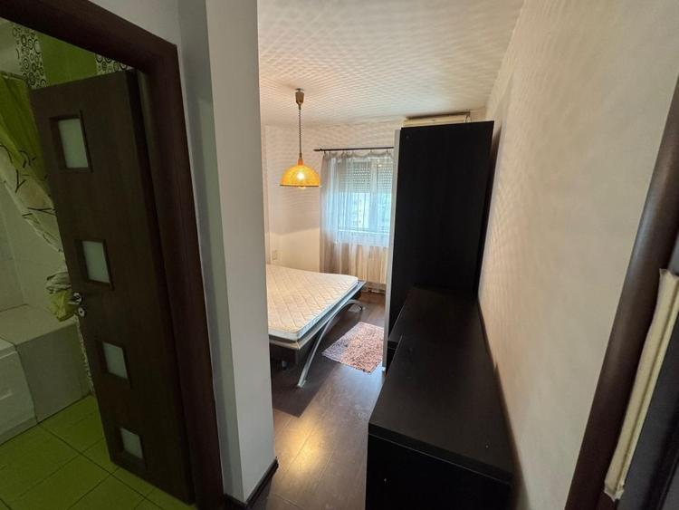 Apartament cu 3 camere semidecomandat, mobilat în Rahova