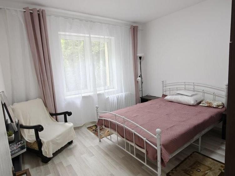 Apartament cu 2 camere decomandat, mobilat în Berceni