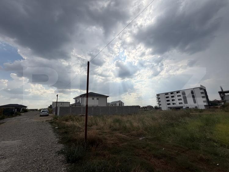 Teren Construcții intravilan de 425 mp, în Preajba