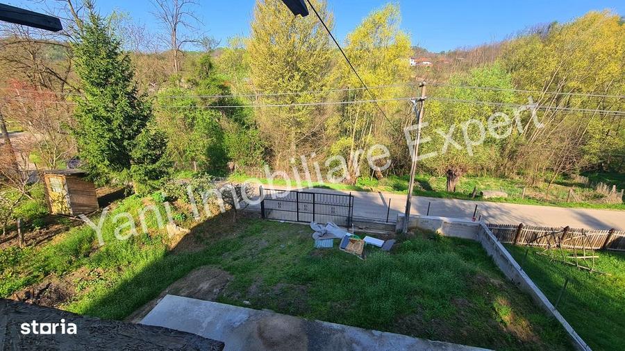Casă cu 4 camere în Valea Iașului