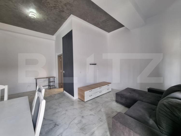 Apartament cu 3 camere semidecomandat în Dâmbul Rotund