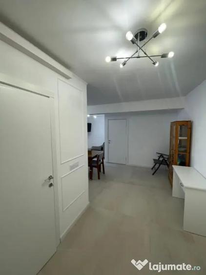 Apartament cu 2 camere semidecomandat, mobilat în Independenței