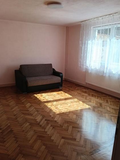 Casă cu 4 camere în Exterior Vest