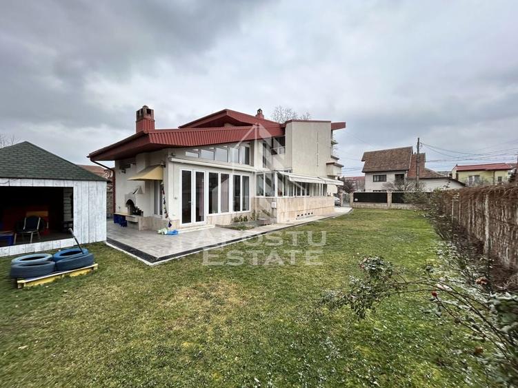 Casă cu 6 camere cu Teren 588 Mp în Lipovei