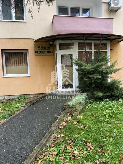 Spațiu comercial, de 44.909999847412 mp, în Central