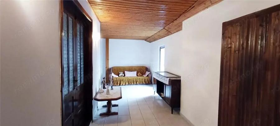 Casă cu 5 camere cu Teren 324 Mp în Berzasca