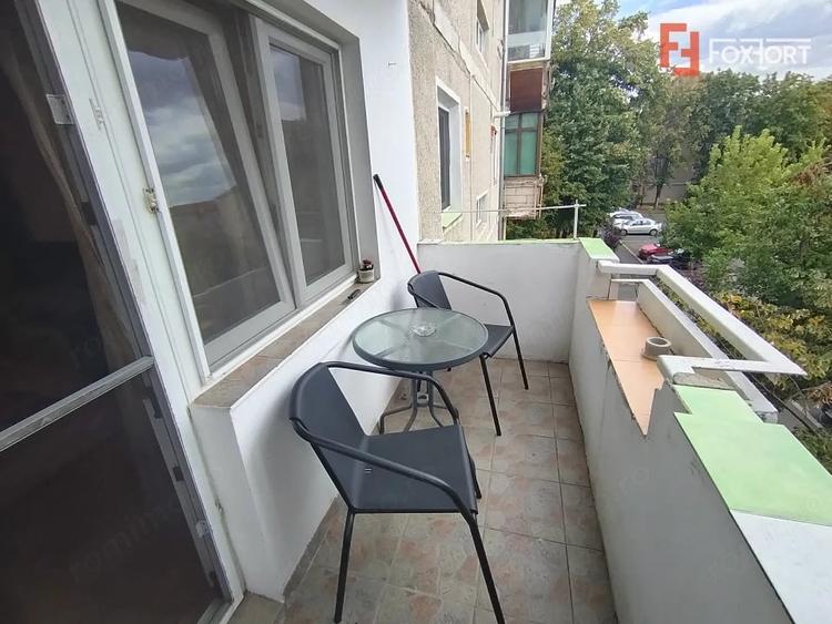 Apartament cu 4 camere decomandat în Soarelui